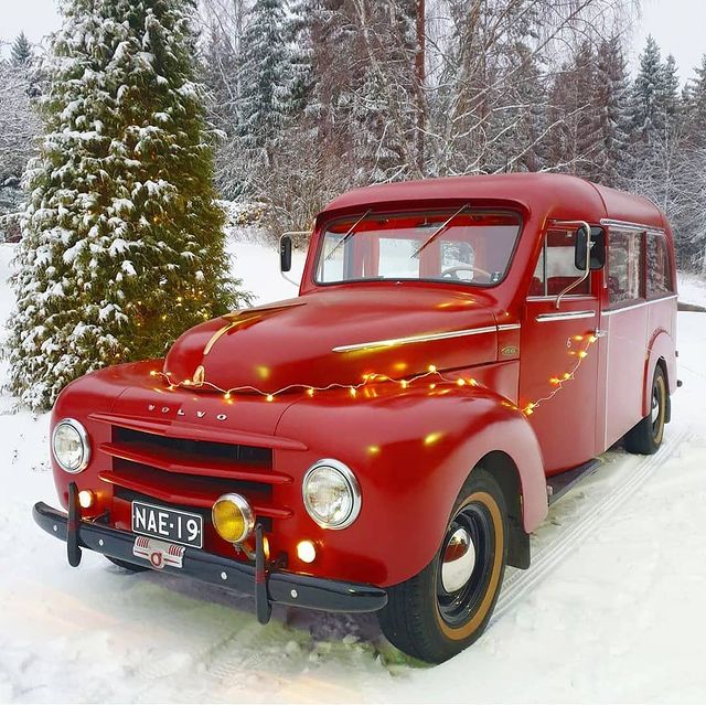 Beautiful retro Christmas car