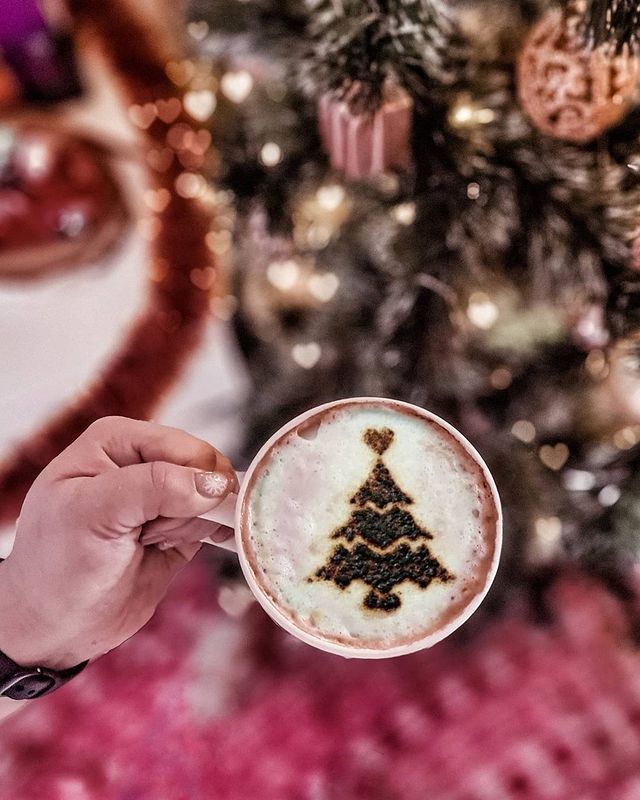Coffee with a beautiful Christmas tree figure