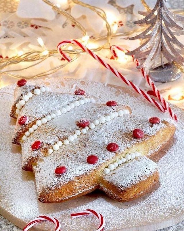 Christmas biscuit with powdered sugar