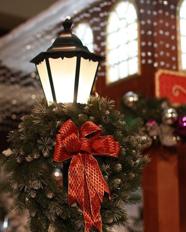 Christmas wreath on a street lamp