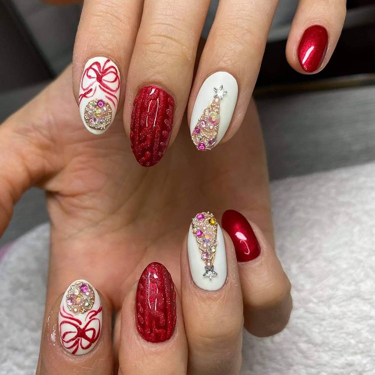 Christmas nails with patterns