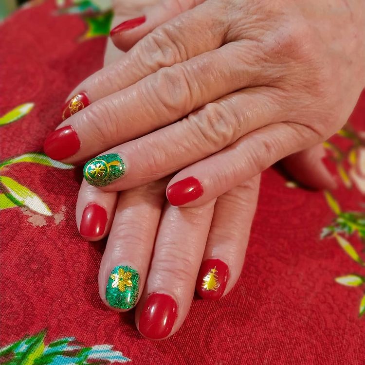 Red green Christmas nails