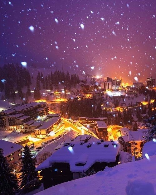 Christmas night snow