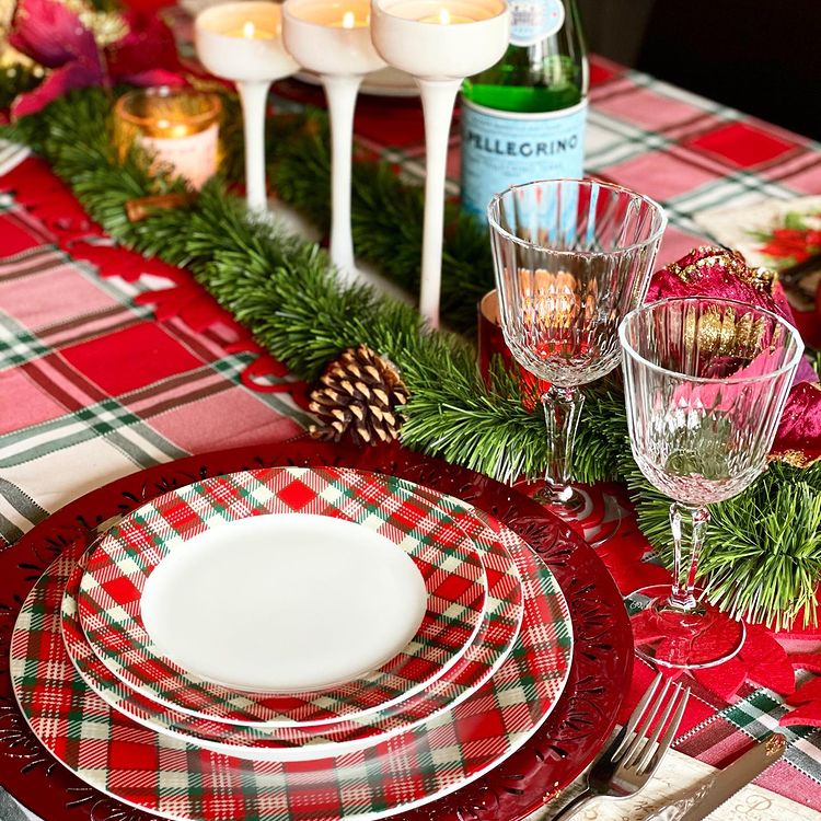 Christmas table with red stripes