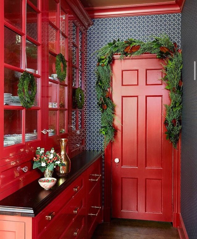 Red Christmas kitchen